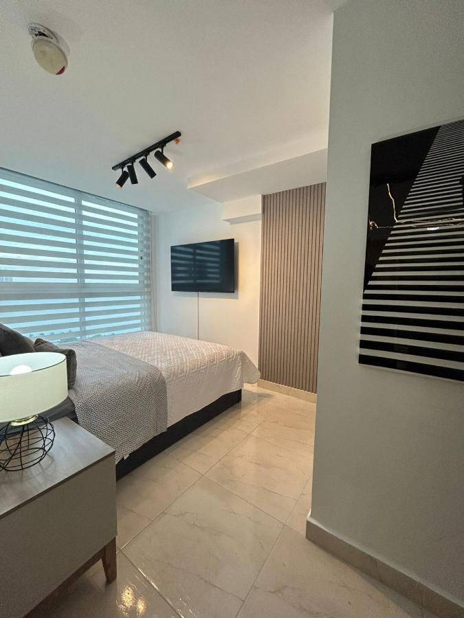 Apartamento Con Piscina Infinita Frente Al Mar En Avenida Balboa Ph The *